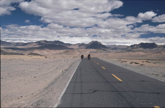 L2: Einsamkeit (Western-Tibet-Highway bei Ali, 19.09.05)
