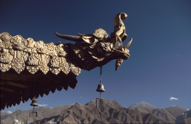 ST10: Detail am Jokhang (Jokhang Lhasa, Tibet, 27.10.05)
