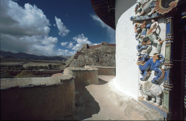 ST8: Von nah zu fern (Gyantse Kumbum, Tibet, 23.10.05)

