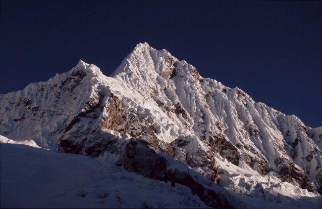 B11: Alpamayo von Süden, Peru (27.07.07)