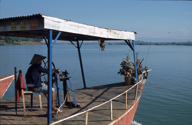 W2: Fährmann (Laos, 24.02.06)

