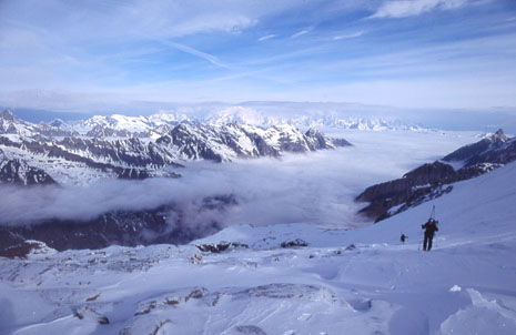 Hinten im Nebel der Mont Blanc